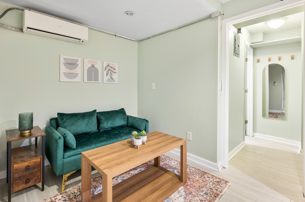 2 Bedroom 1 Bath SAS Unit - 18 in NYC!