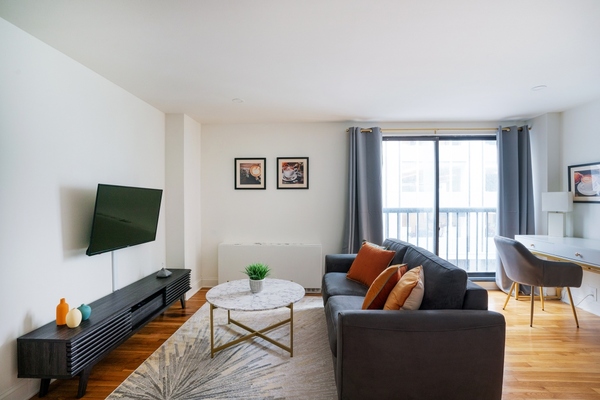 1 Bedroom Apartment in Park Av