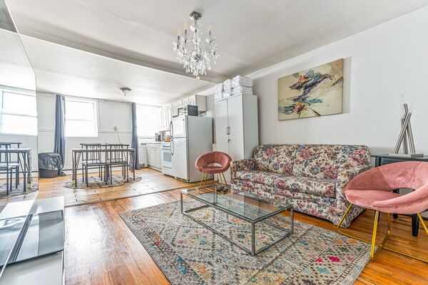 My way 3 Bedroom 1 Bath Unit in NYC!