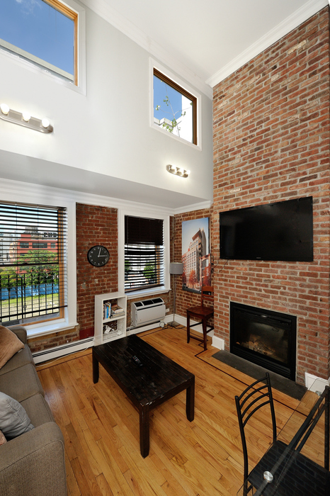 Charming 3 Bedroom 1 Bath Unit in NYC!
